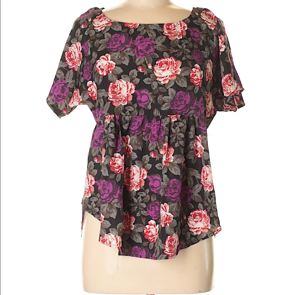 Ali & Kris Short sleeve floral blouse